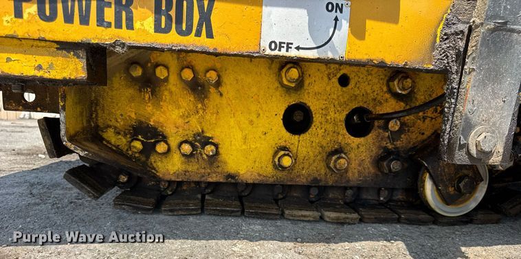 image for item DI9817 Gehl T650BD paver