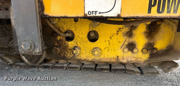 image for item DI9817 Gehl T650BD paver