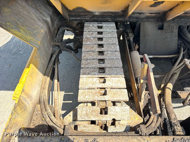 image for item DI9817 Gehl T650BD paver