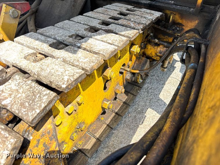 image for item DI9817 Gehl T650BD paver
