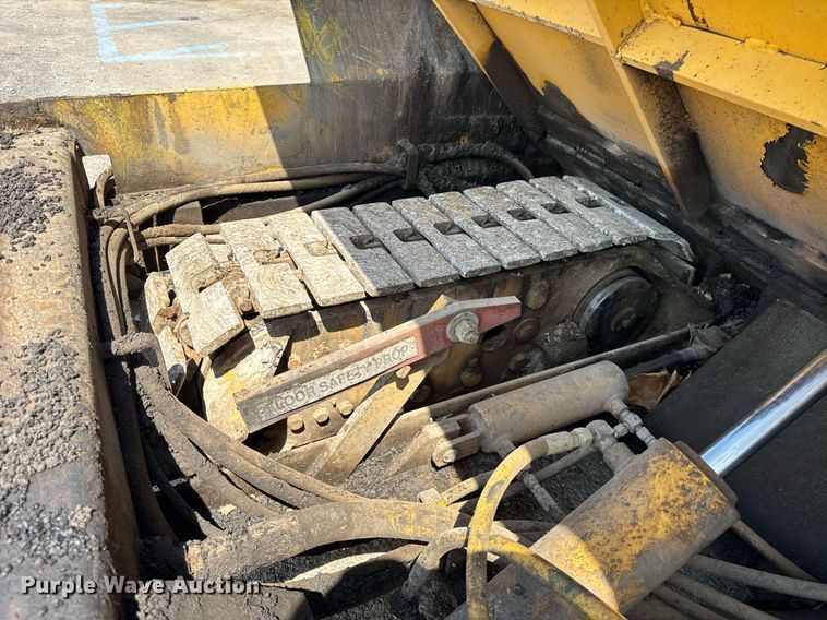 image for item DI9817 Gehl T650BD paver