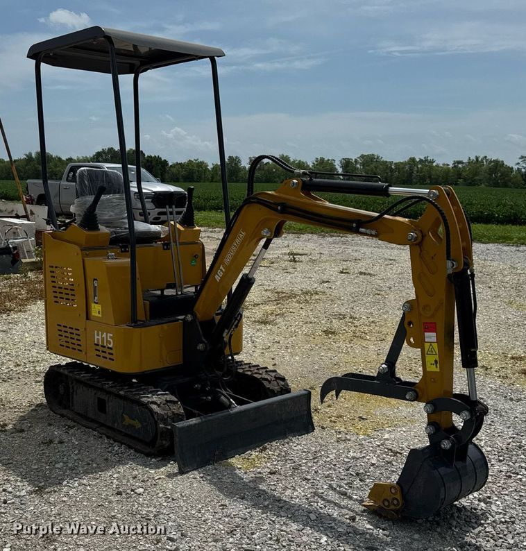 MINI EXCAVADORA AGT H15