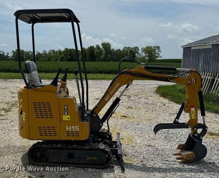 MINI EXCAVADORA AGT H15