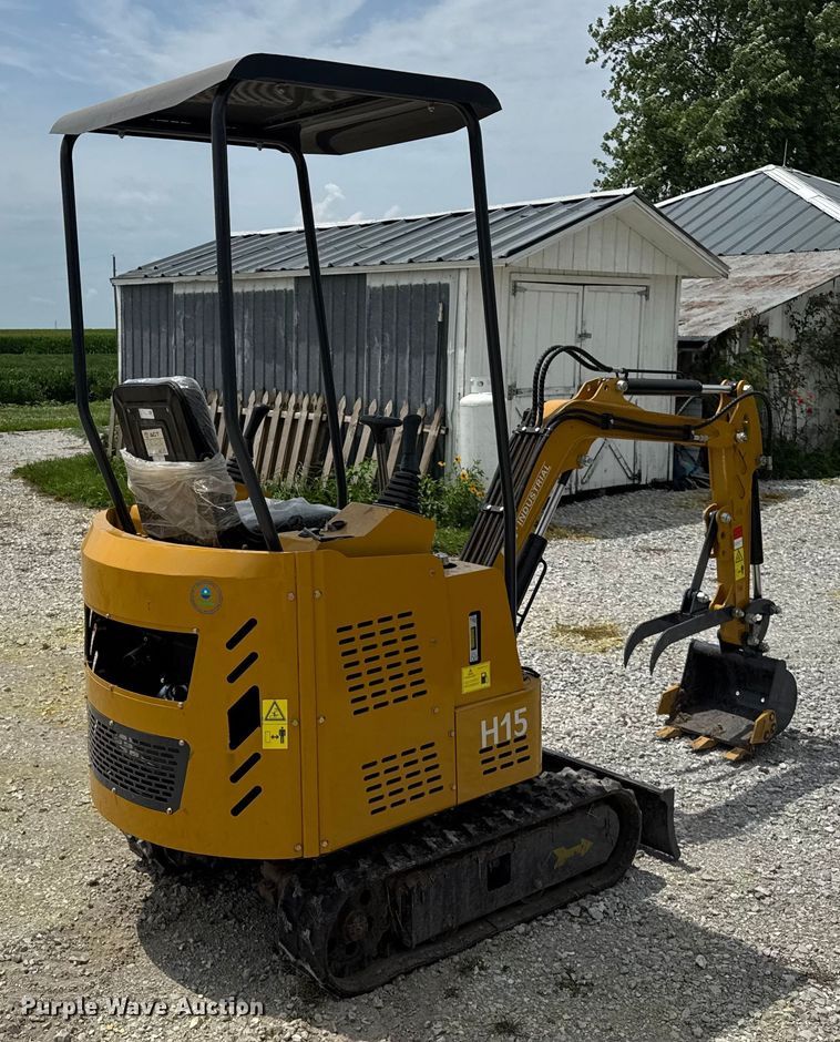 MINI EXCAVADORA AGT H15