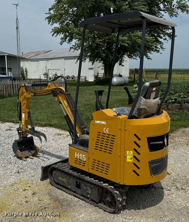 image for item DI9819 2023 AGT H15 mini excavator