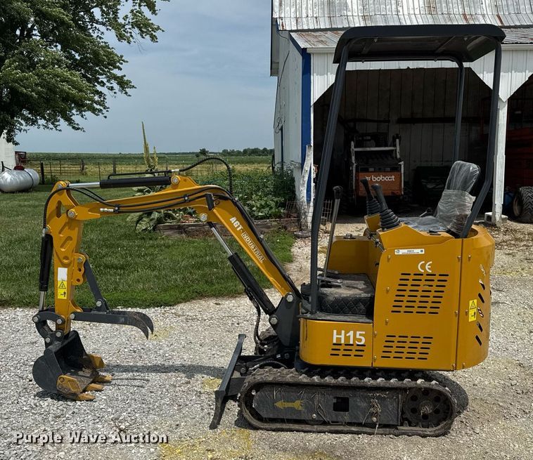 image for item DI9819 2023 AGT H15 mini excavator