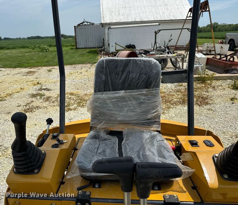 image for item DI9819 2023 AGT H15 mini excavator