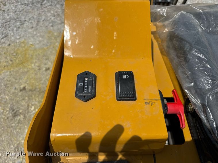 image for item DI9819 2023 AGT H15 mini excavator