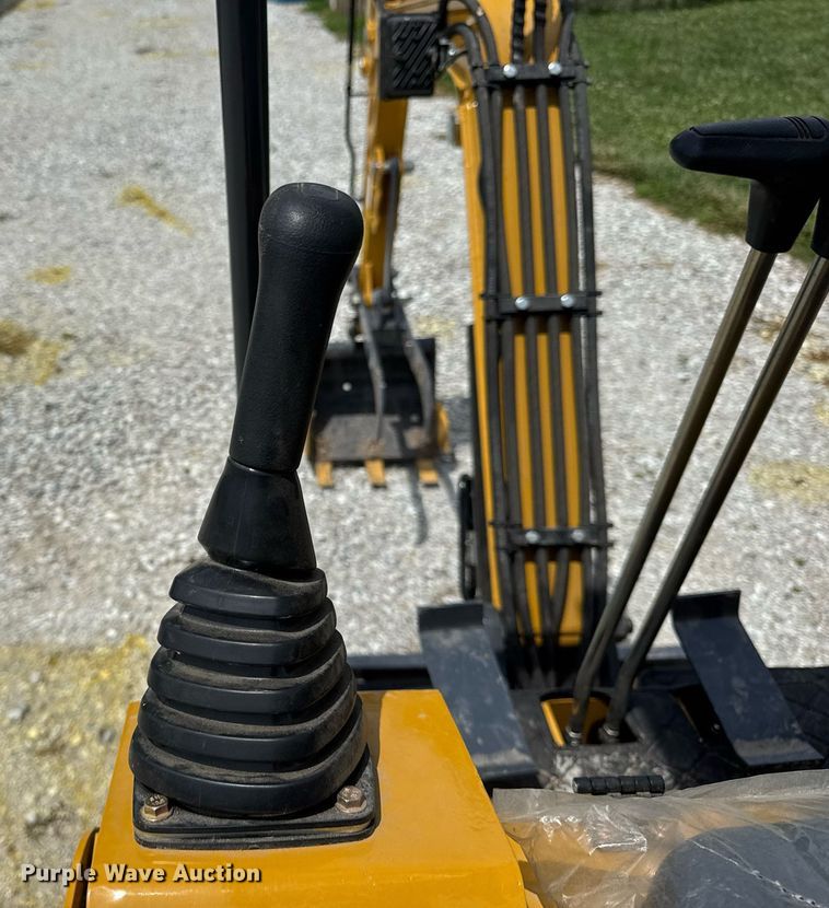 image for item DI9819 2023 AGT H15 mini excavator