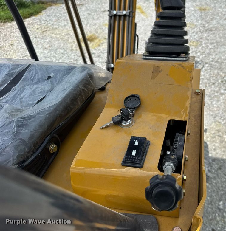 image for item DI9819 2023 AGT H15 mini excavator