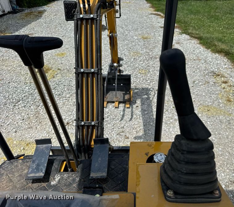 image for item DI9819 2023 AGT H15 mini excavator