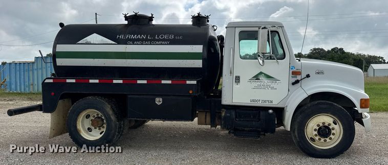 image for item DI9820 2001 International 4700 vacuum truck