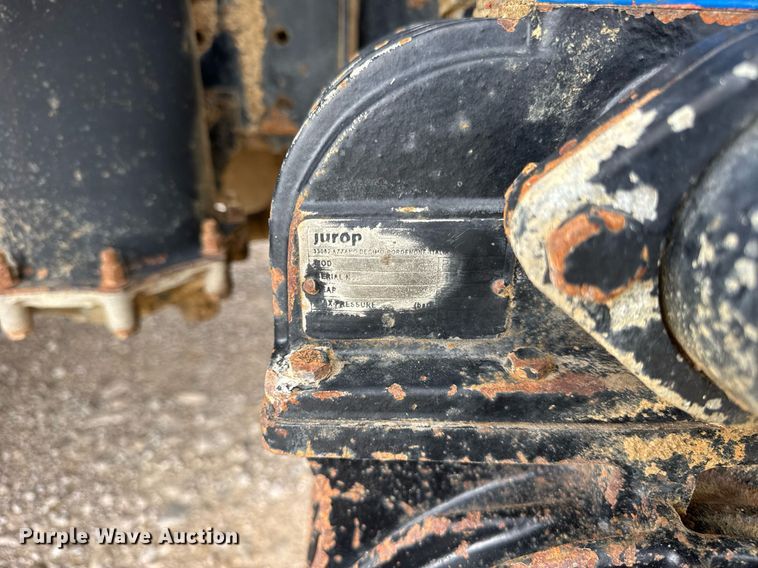 image for item DI9820 2001 International 4700 vacuum truck