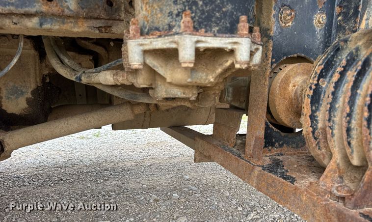 image for item DI9820 2001 International 4700 vacuum truck