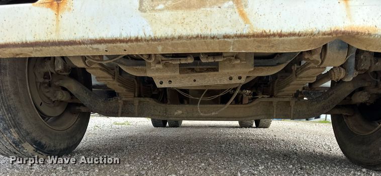 image for item DI9820 2001 International 4700 vacuum truck