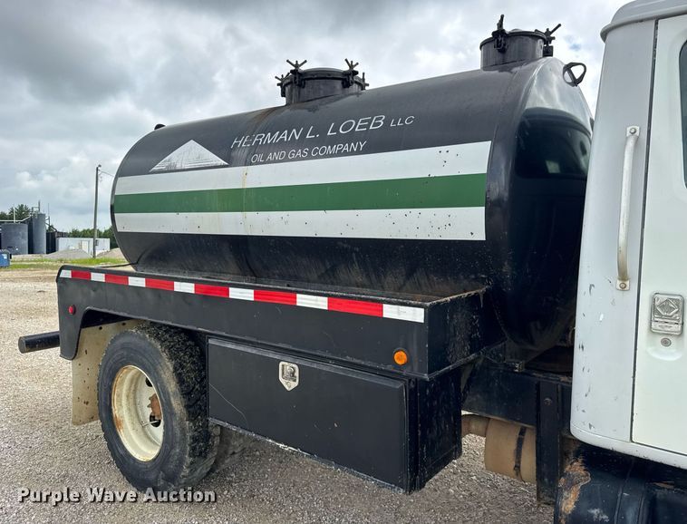 image for item DI9820 2001 International 4700 vacuum truck