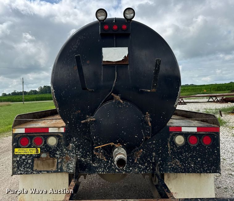 image for item DI9820 2001 International 4700 vacuum truck