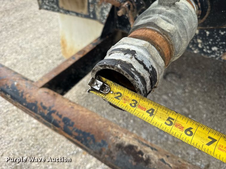 image for item DI9820 2001 International 4700 vacuum truck