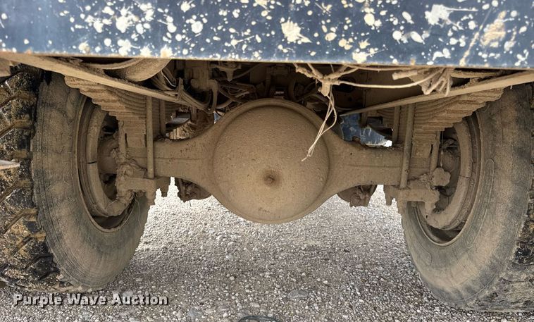 image for item DI9820 2001 International 4700 vacuum truck