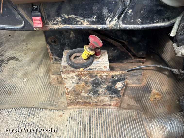 image for item DI9820 2001 International 4700 vacuum truck