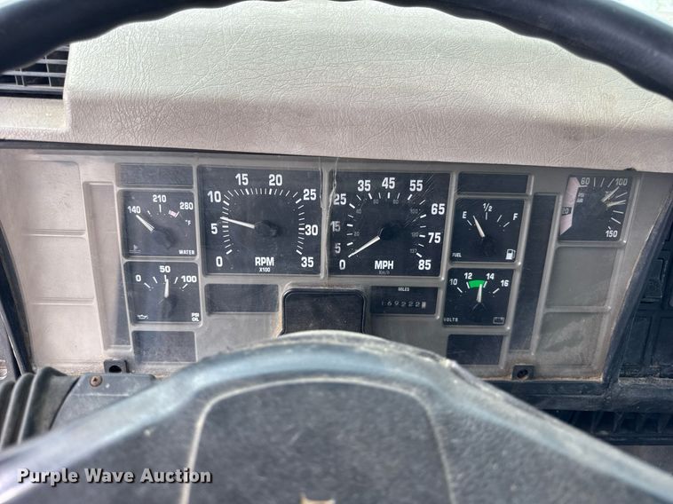 image for item DI9820 2001 International 4700 vacuum truck