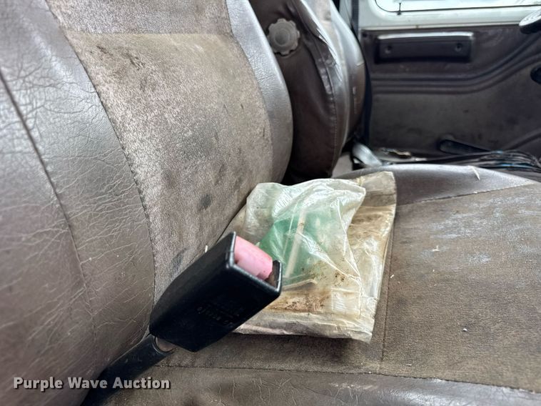 image for item DI9820 2001 International 4700 vacuum truck