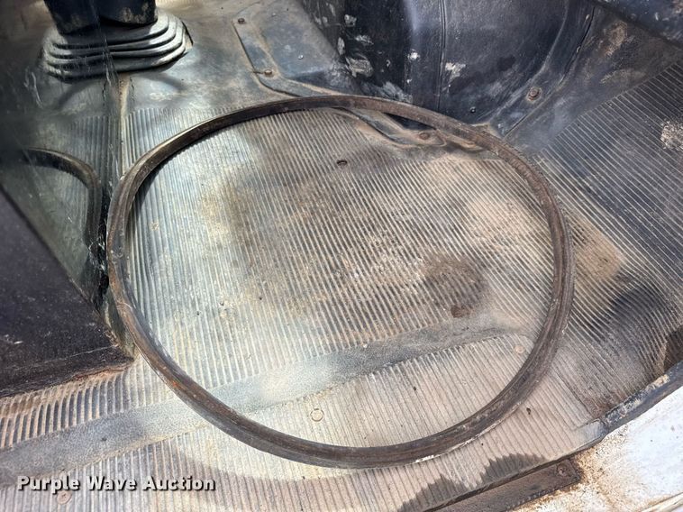 image for item DI9820 2001 International 4700 vacuum truck