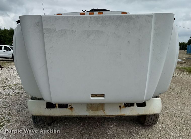 image for item DI9820 2001 International 4700 vacuum truck