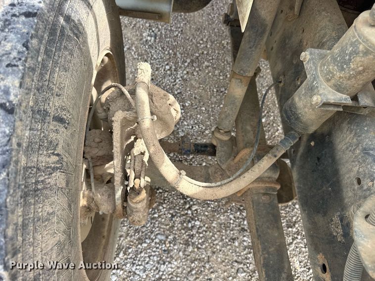 image for item DI9820 2001 International 4700 vacuum truck