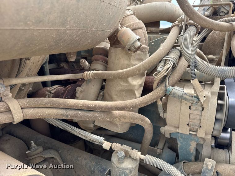 image for item DI9820 2001 International 4700 vacuum truck