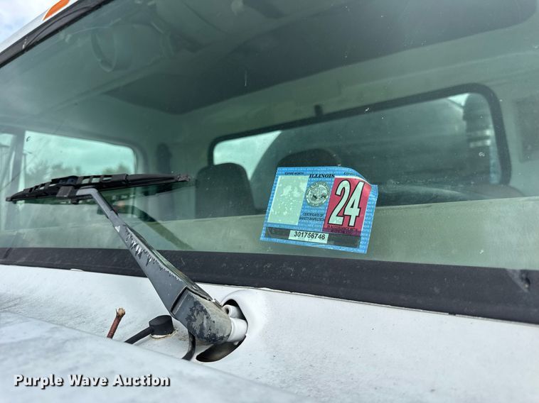 image for item DI9820 2001 International 4700 vacuum truck