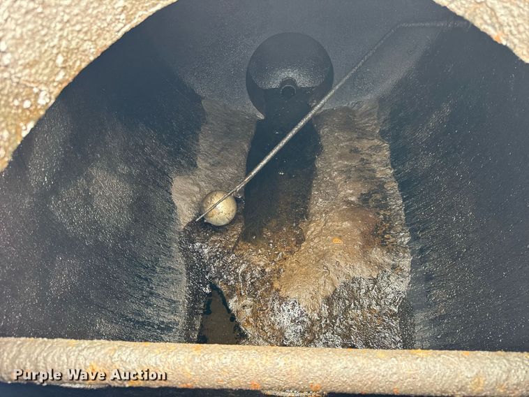 image for item DI9820 2001 International 4700 vacuum truck