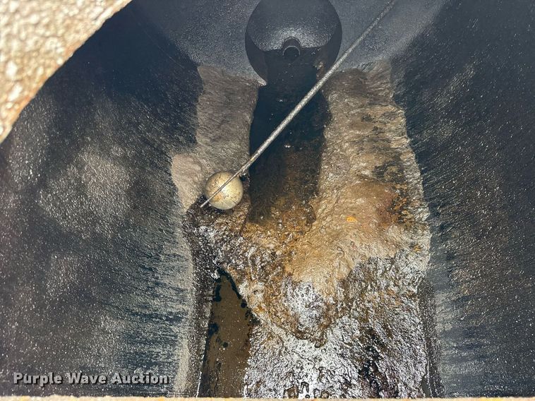 image for item DI9820 2001 International 4700 vacuum truck