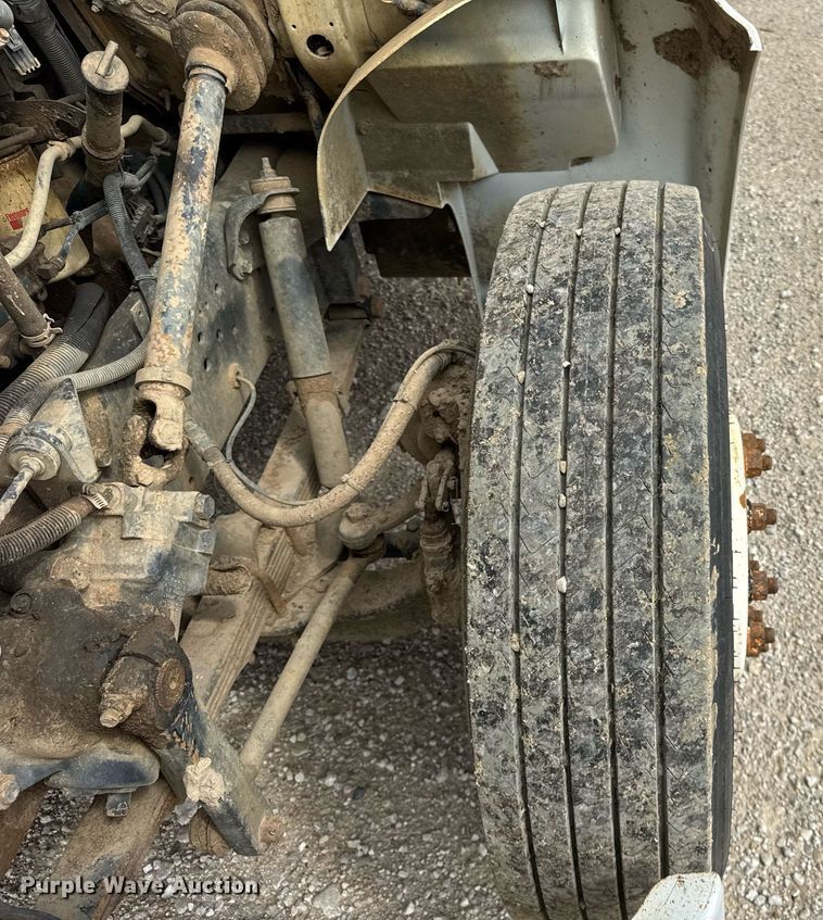 image for item DI9820 2001 International 4700 vacuum truck