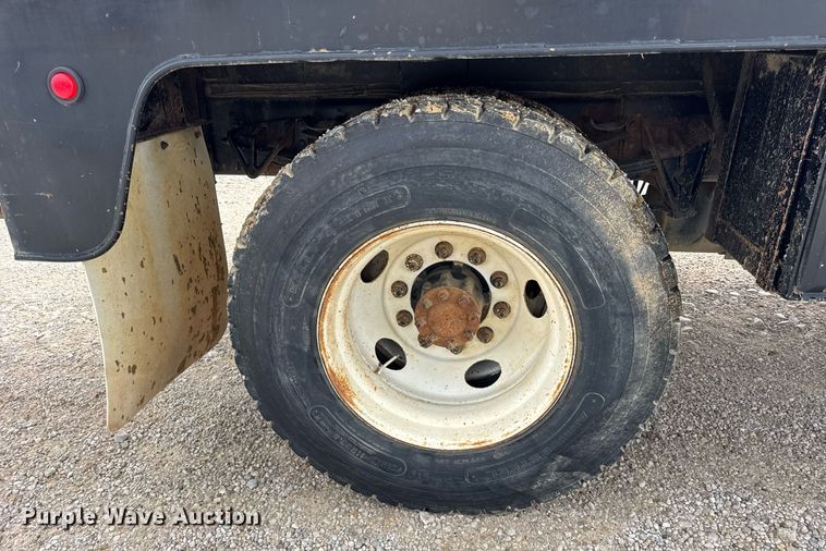 image for item DI9820 2001 International 4700 vacuum truck