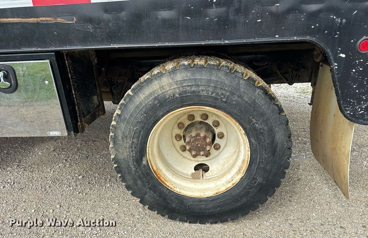 image for item DI9820 2001 International 4700 vacuum truck