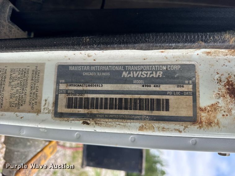 image for item DI9820 2001 International 4700 vacuum truck