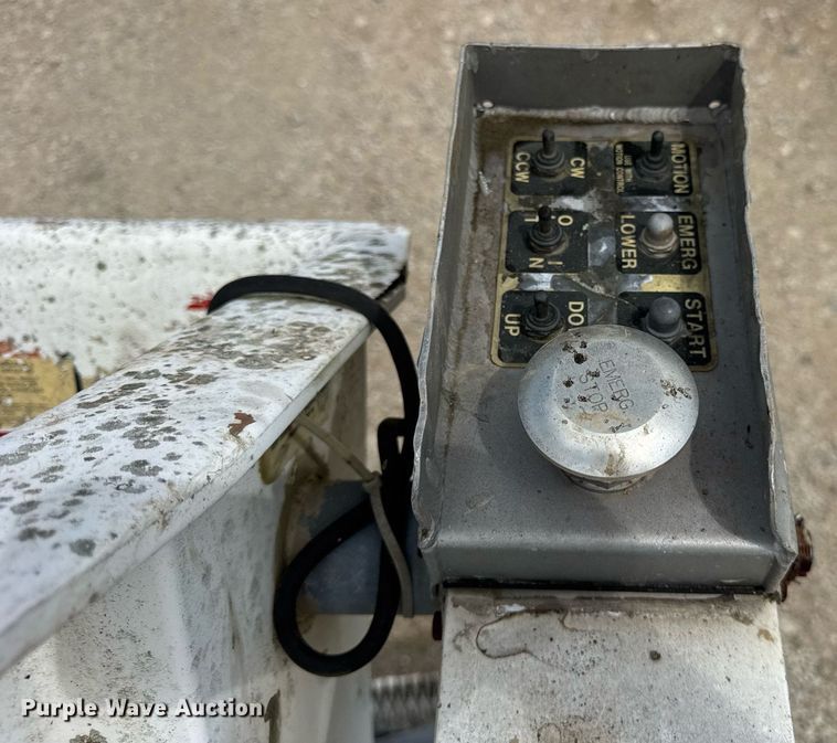 image for item DI9823 1992 Chevrolet C3500HD  bucket truck