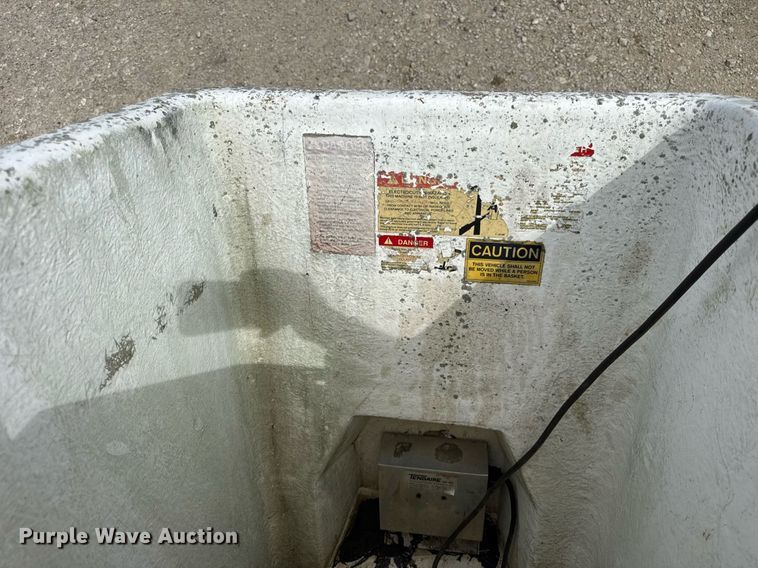 image for item DI9823 1992 Chevrolet C3500HD  bucket truck