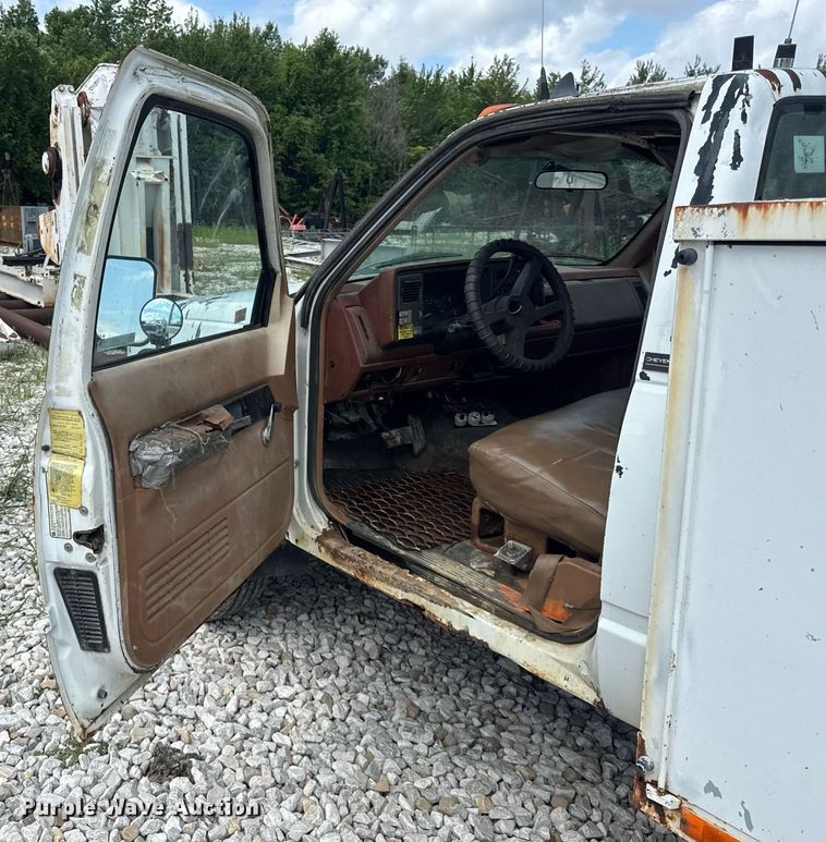 image for item DI9823 1992 Chevrolet C3500HD  bucket truck