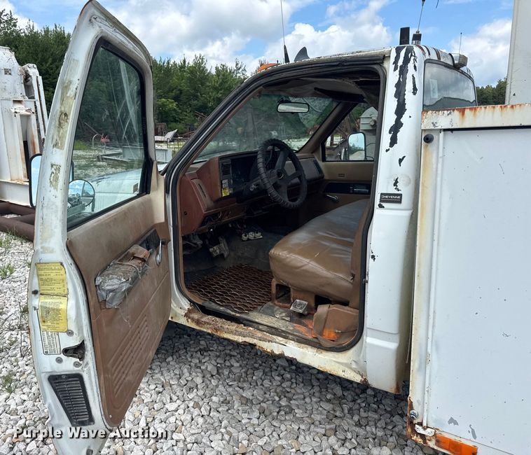 image for item DI9823 1992 Chevrolet C3500HD  bucket truck