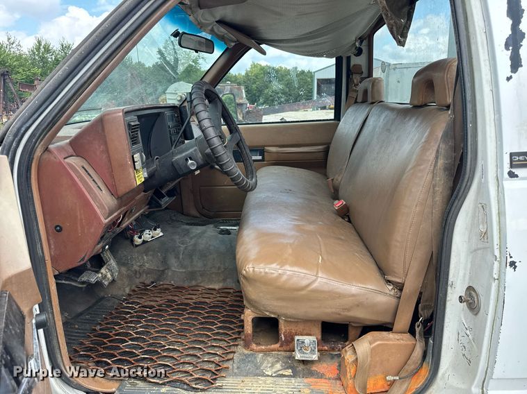 image for item DI9823 1992 Chevrolet C3500HD  bucket truck