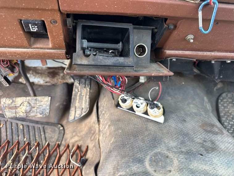 image for item DI9823 1992 Chevrolet C3500HD  bucket truck