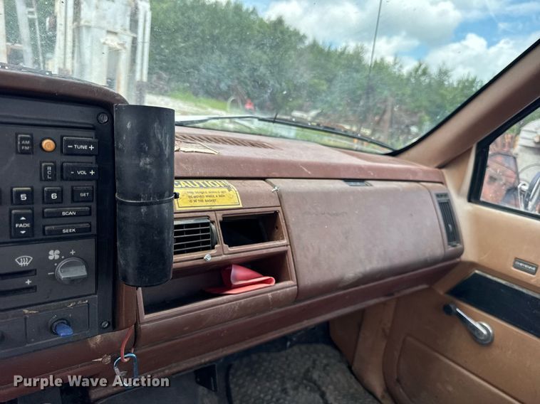 image for item DI9823 1992 Chevrolet C3500HD  bucket truck