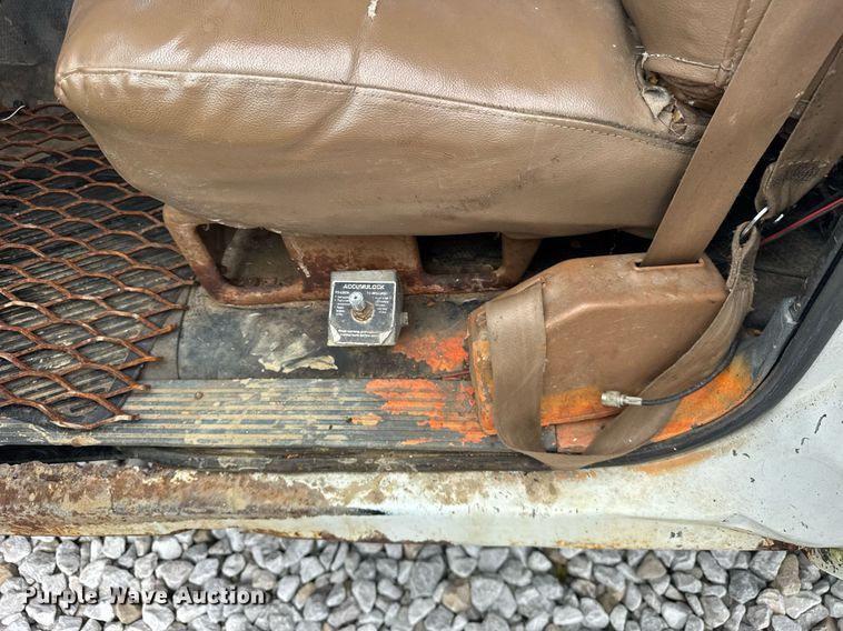 image for item DI9823 1992 Chevrolet C3500HD  bucket truck