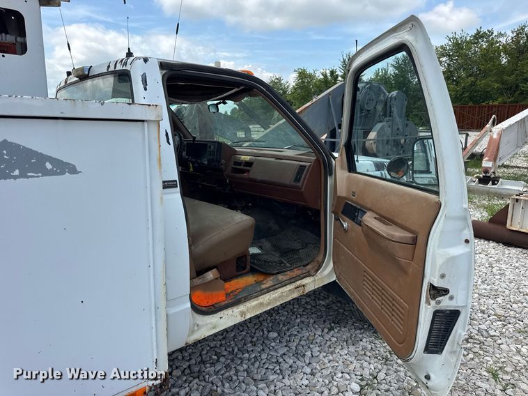image for item DI9823 1992 Chevrolet C3500HD  bucket truck