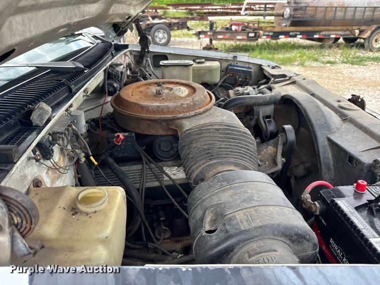 image for item DI9823 1992 Chevrolet C3500HD  bucket truck