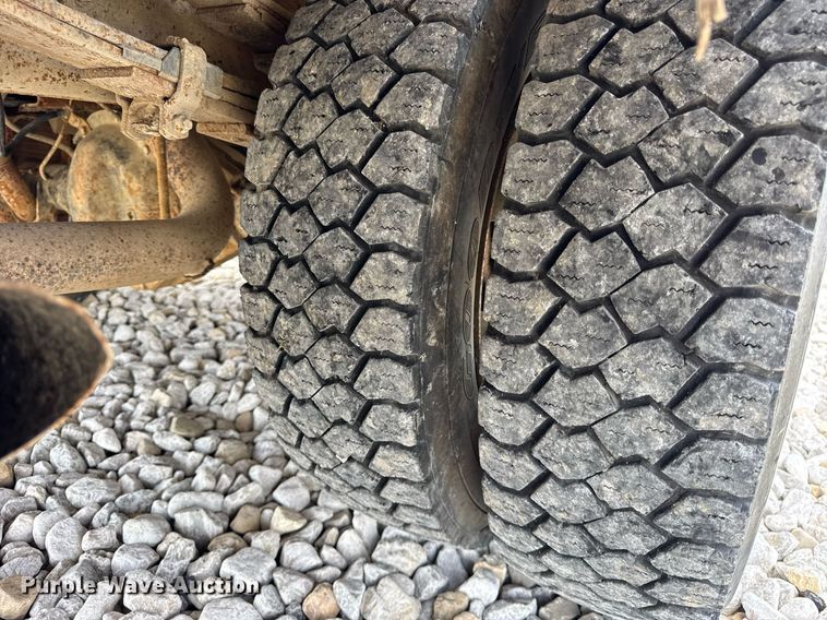 image for item DI9823 1992 Chevrolet C3500HD  bucket truck