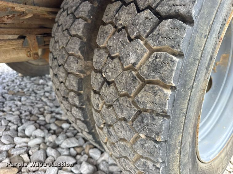 image for item DI9823 1992 Chevrolet C3500HD  bucket truck