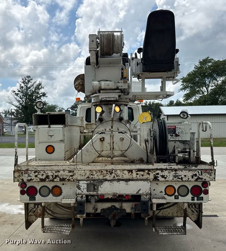 image for item DI9847 2005 International 4300 digger derrick truck